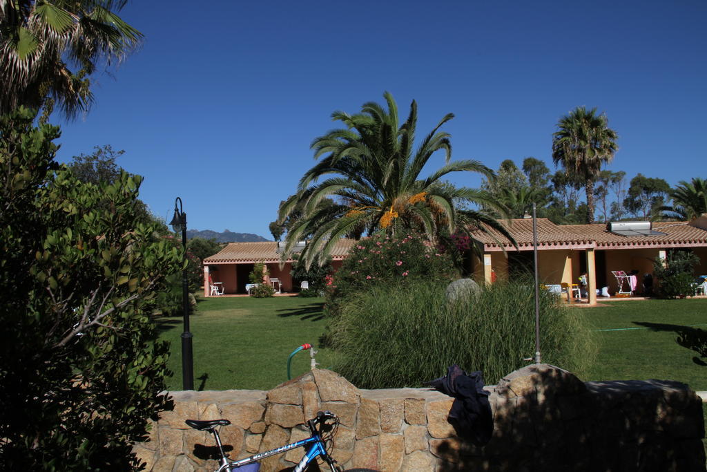 Villaggio Piscina Rei Monte Nai Rum bild